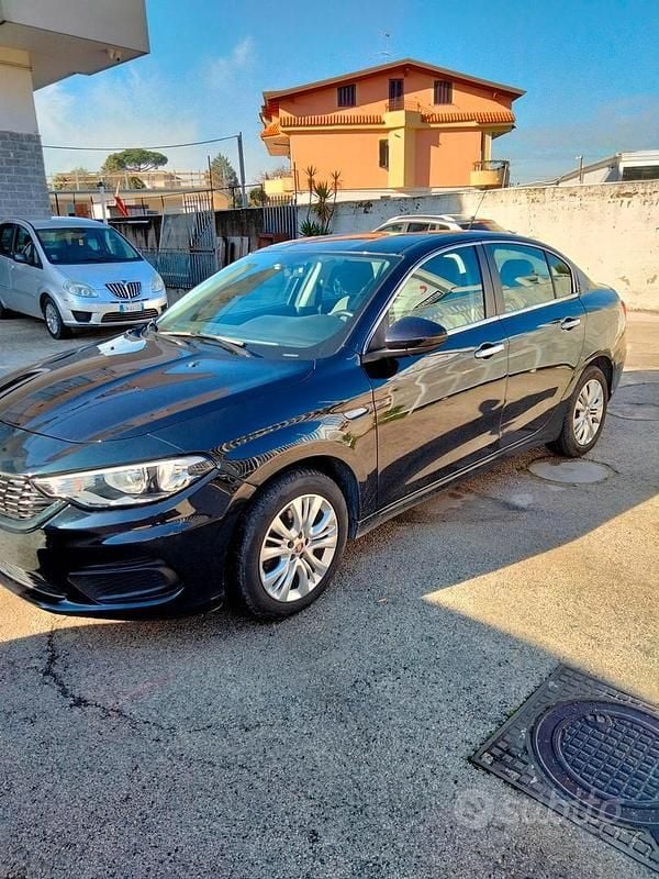 Usata Fiat Tipo Easy 120 CV (88 kW) 2018 Nero Berlina