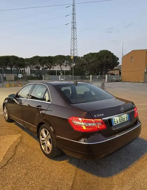 Usata Mercedes E220 Avantgarde 170 CV (125 kW) 2010 Marrone Berlina