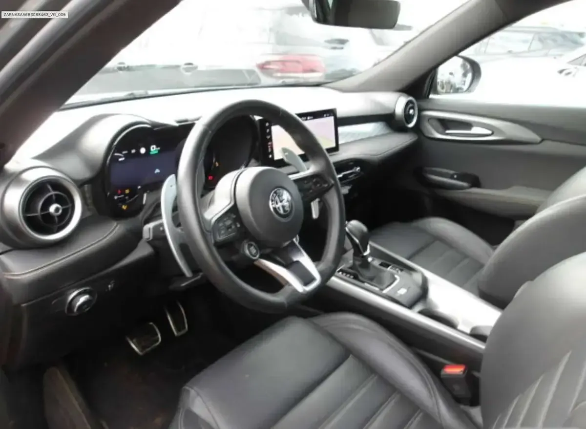 Usado Alfa Romeo Tonale Veloce 160 CV (117 kW) 2024 Gris SUV