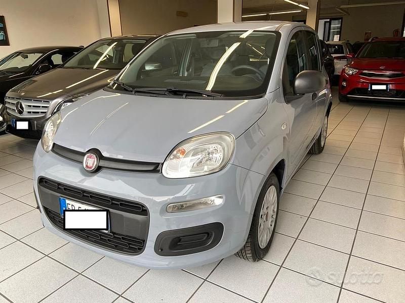 Usata Fiat Panda Lounge 69 CV (50 kW) 2018 Grigio Utilitaria