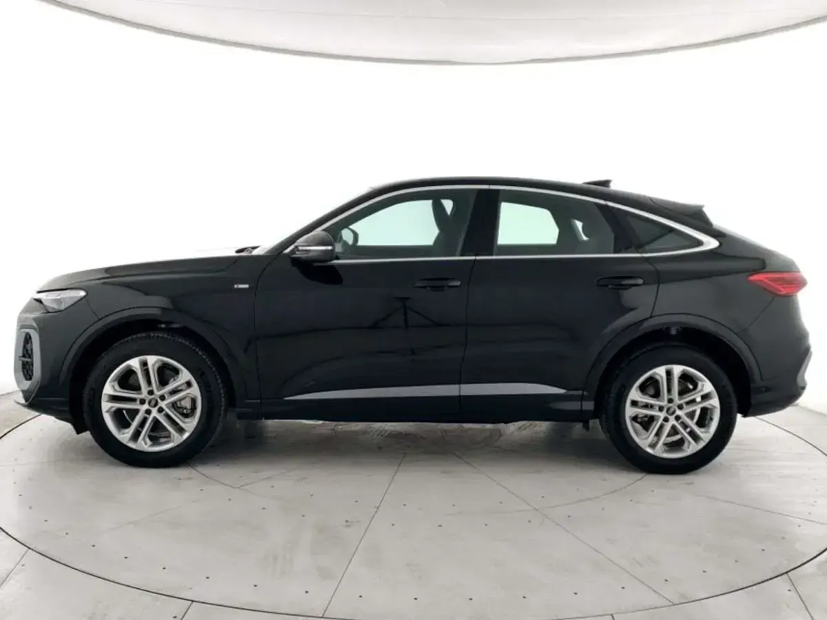 Nuova Audi Q5 Sportback S-Line 204 CV (150 kW) 2025 Negru mythos metalizzato SUV