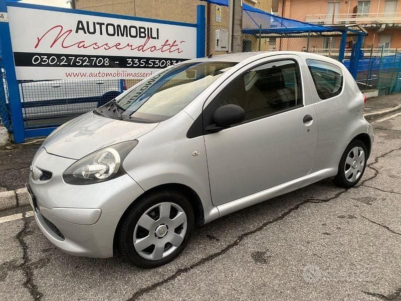 Argento metallizzato Usata 2008 Toyota Aygo Due volumi | 2897 € (Super prezzo) - Immagine 1/4