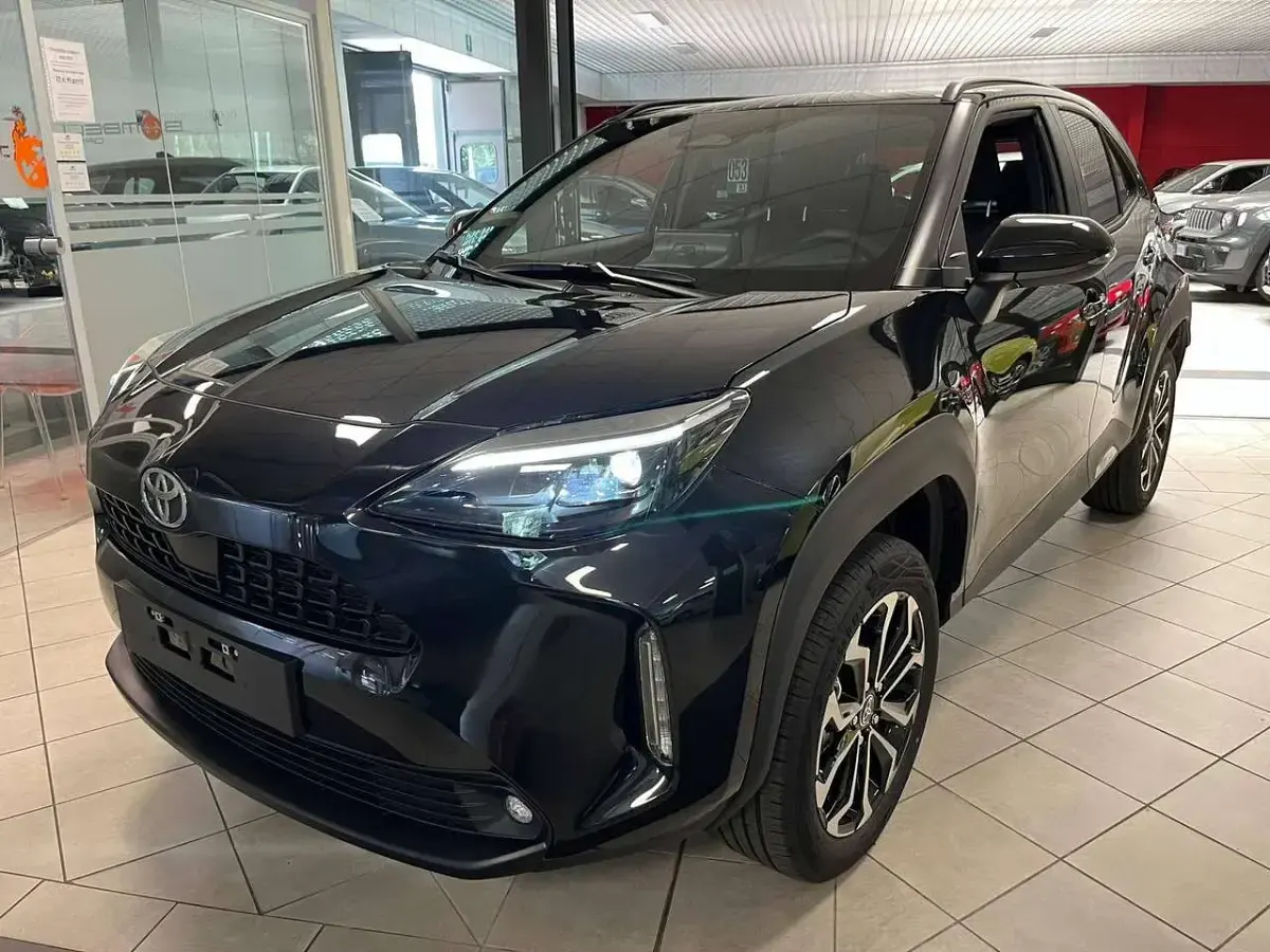Usata Toyota Yaris Cross Comfort 116 CV (85 kW) 2025 Nero SUV