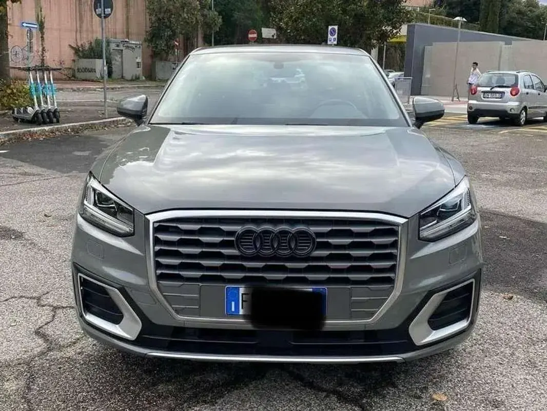 Usata Audi Q2 Design 116 CV (85 kW) 2019 Grigio SUV