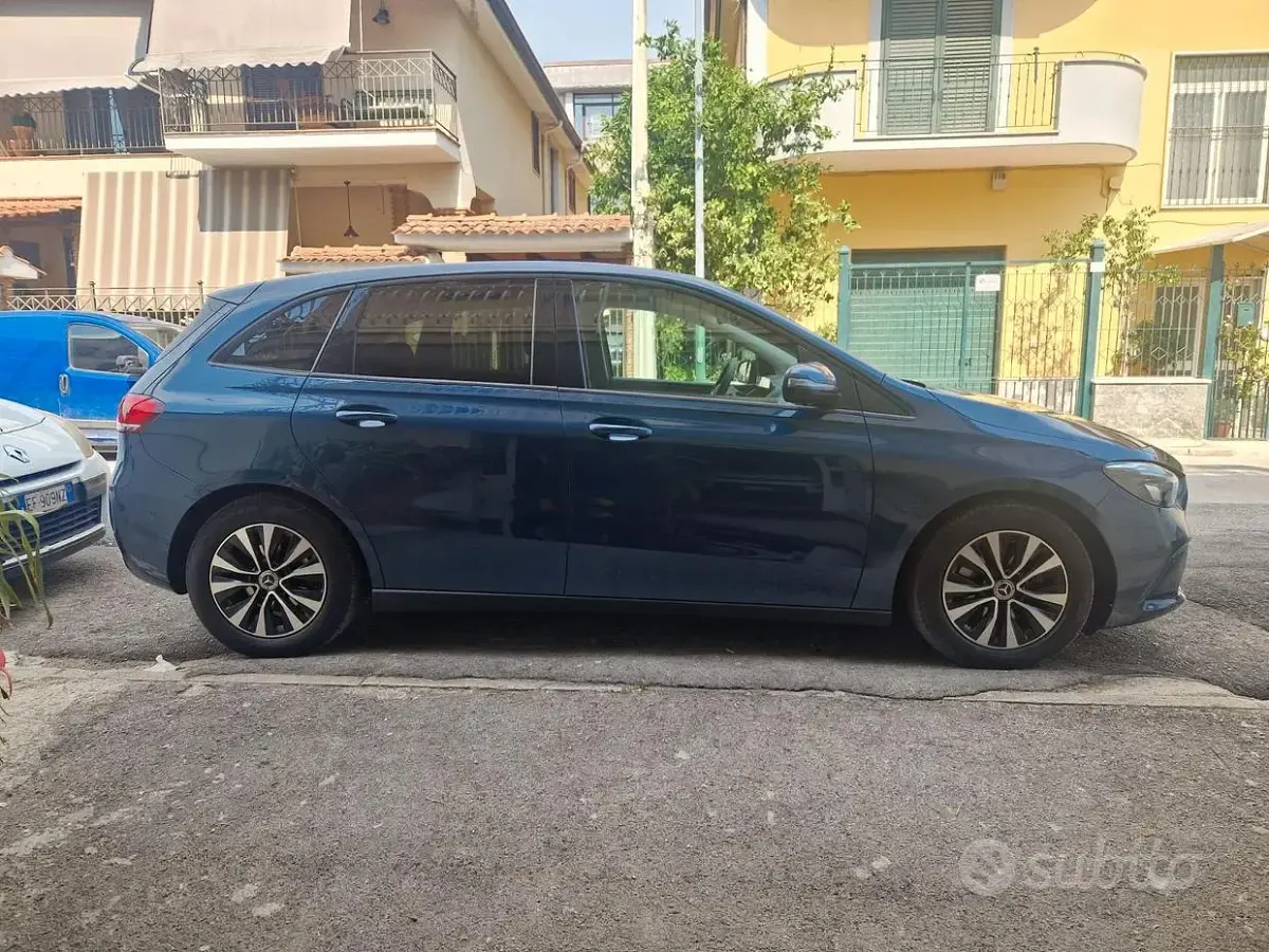 Usata Mercedes B180 116 CV (85 kW) 2020 Bluazzurro Utilitaria