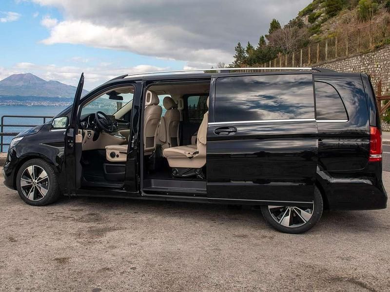 Usata Mercedes V250 Premium 109 CV (80 kW) 2023 Nero Monovolume