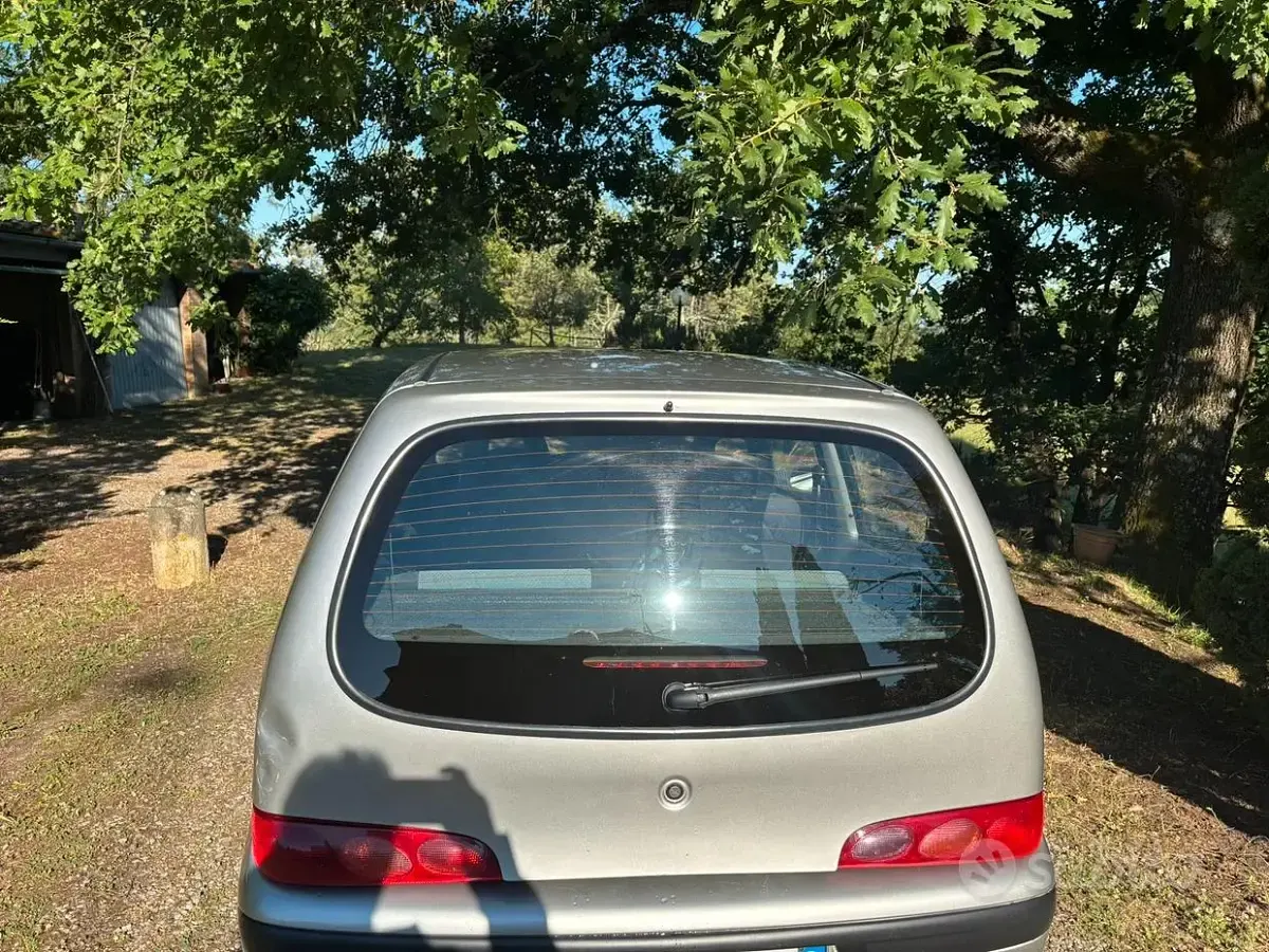 Usata Fiat 600 39 CV (28 kW) 2002 Grigio Berlina