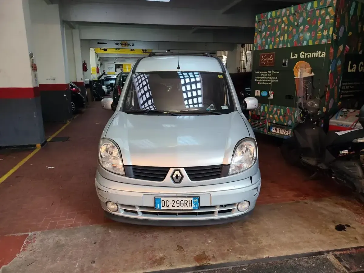 Usata Renault Kangoo Luxe 84 CV (61 kW) 2007 Grigio Monovolume