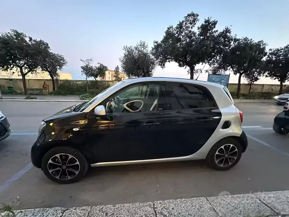 Usata Smart ForFour 90 CV (66 kW) 2015 Nero Utilitaria