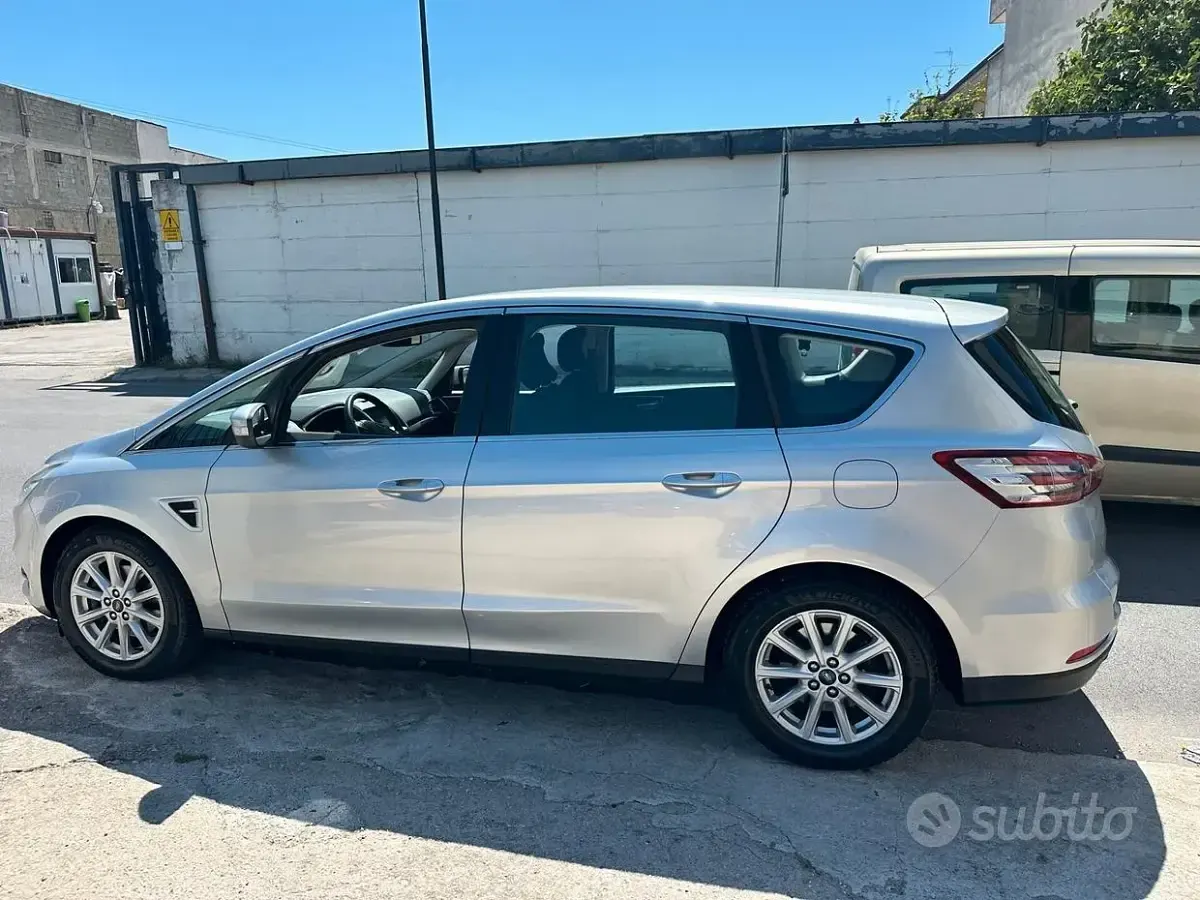 Usata Ford S-MAX Titanium 150 CV (110 kW) 2017 Grigio Monovolume