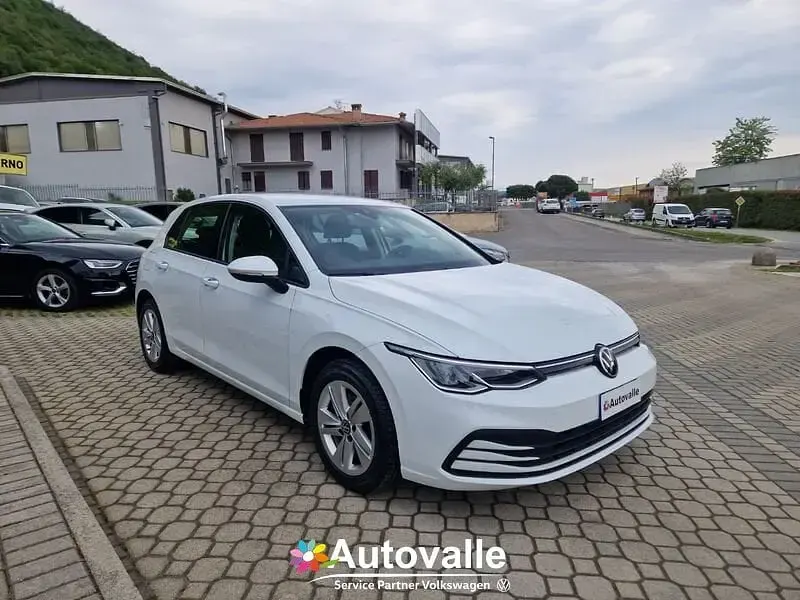 Usata VW Golf VII Life 131 CV (96 kW) 2021 Bianco Utilitaria
