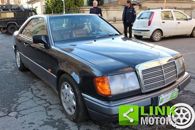 Usata Mercedes E300 220 CV (161 kW) 1992 Grigio Berlina