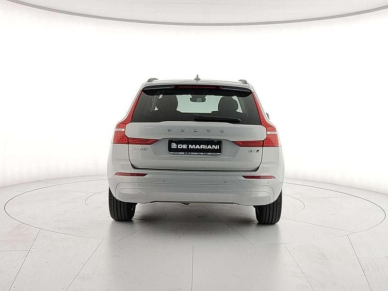 Usata Volvo XC60 Momentum 197 CV (144 kW) 2022 Argento dawn SUV