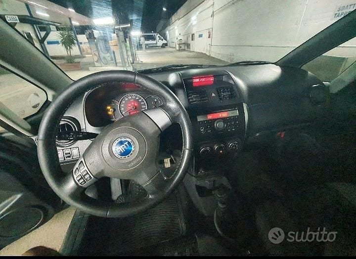 Usata Fiat Sedici 120 CV (88 kW) 2009 Grigio SUV