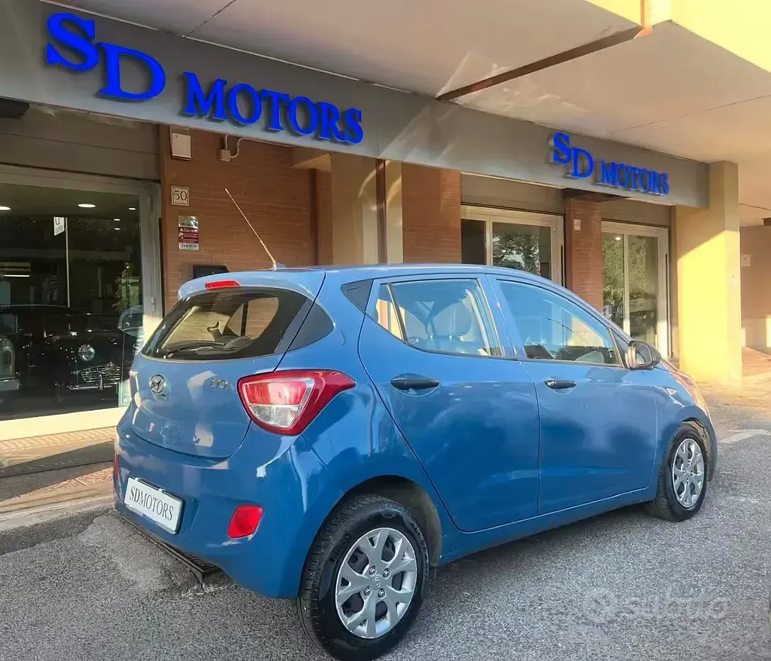 Usata Hyundai i10 Comfort 67 CV (49 kW) 2015 Blu/azzurro Utilitaria