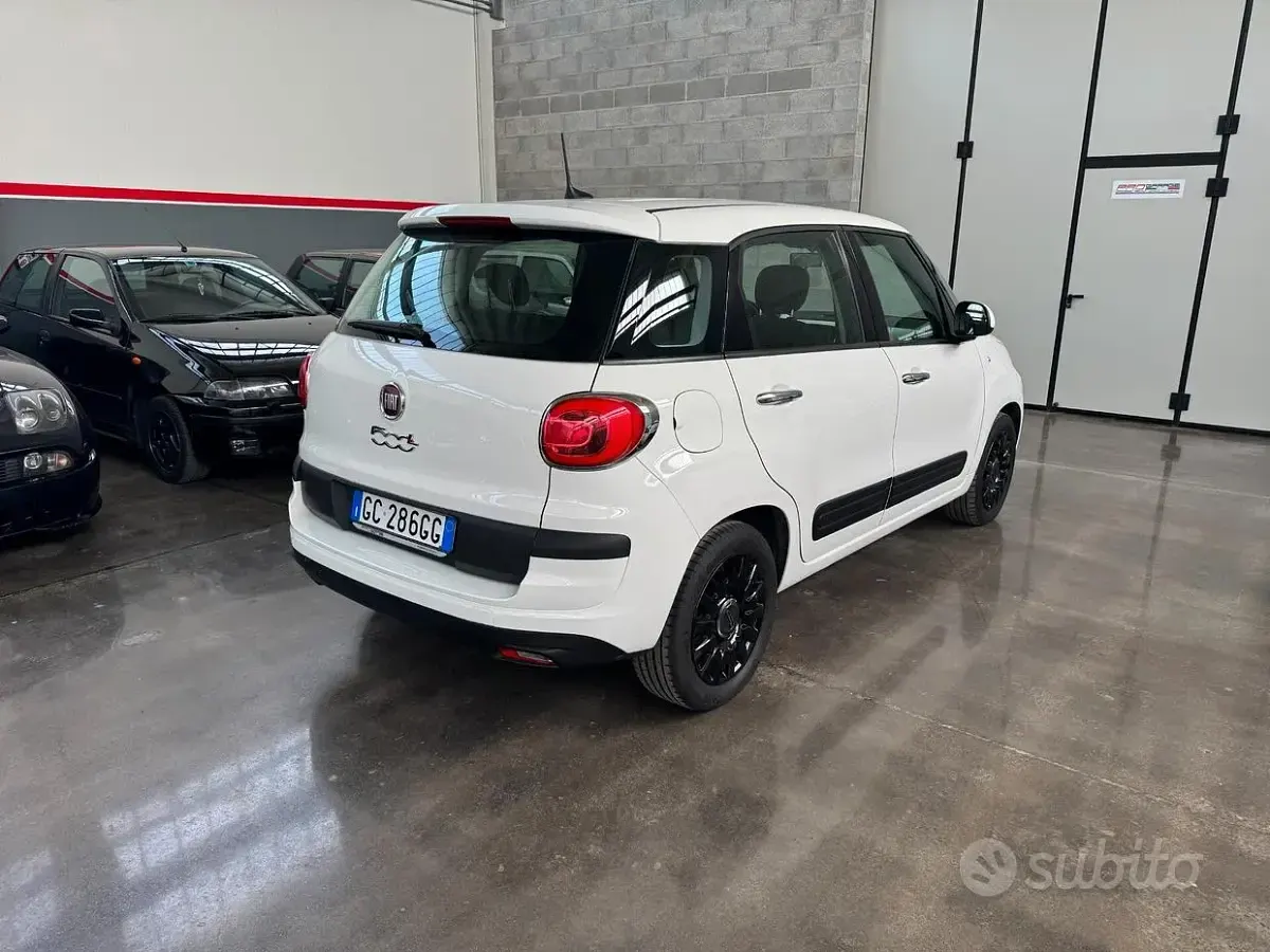 Begagnad Fiat 500L Mirror 95 HK (69 kW) 2020 Vit Minibuss