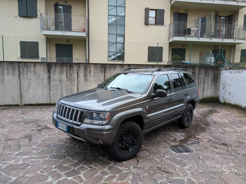 Grigio Usata 2004 Jeep Grand Cherokee Laredo SUV | 5000 € (Buon prezzo) - Immagine 1/4