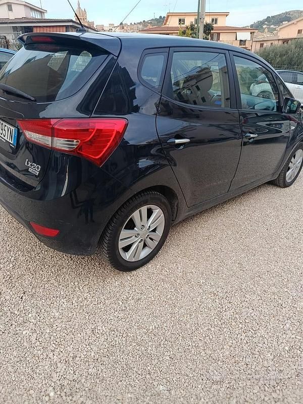 Usata Hyundai ix20 Comfort 90 CV (66 kW) 2011 Blu Utilitaria