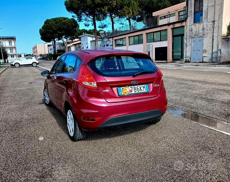 Usata Ford Fiesta 2012 Rosso Utilitaria