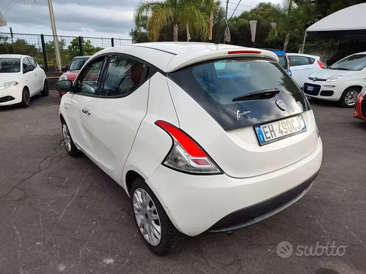 Usata Lancia Ypsilon Gold 85 CV (62 kW) 2011 Bianco Utilitaria