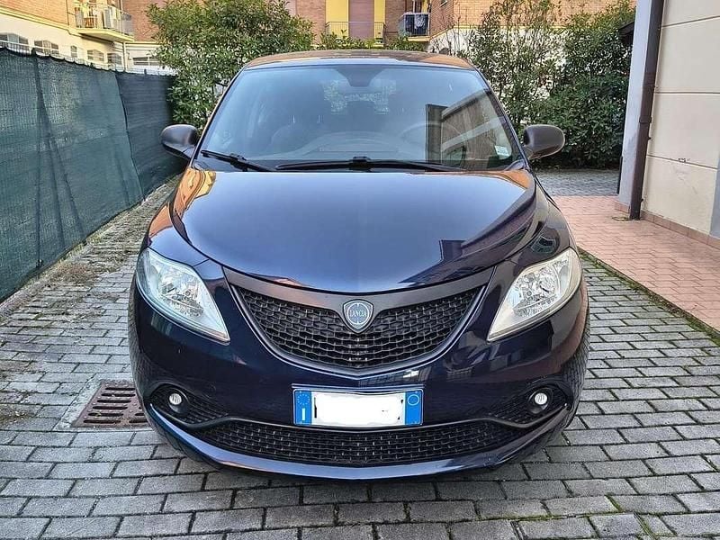 Blu/azzurro Usata 2019 Lancia Ypsilon S Due volumi | 9500 € (Ottimo prezzo) - Immagine 1/4