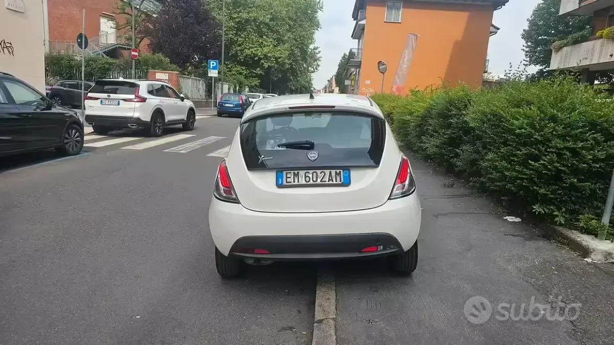 Usata Lancia Ypsilon 69 CV (50 kW) 2013 Bianco Utilitaria