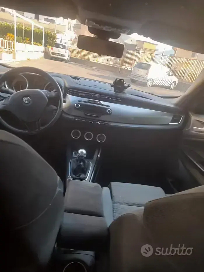 Begagnad Alfa Romeo Giulietta 120 HK (88 kW) 2010 Halvkombi