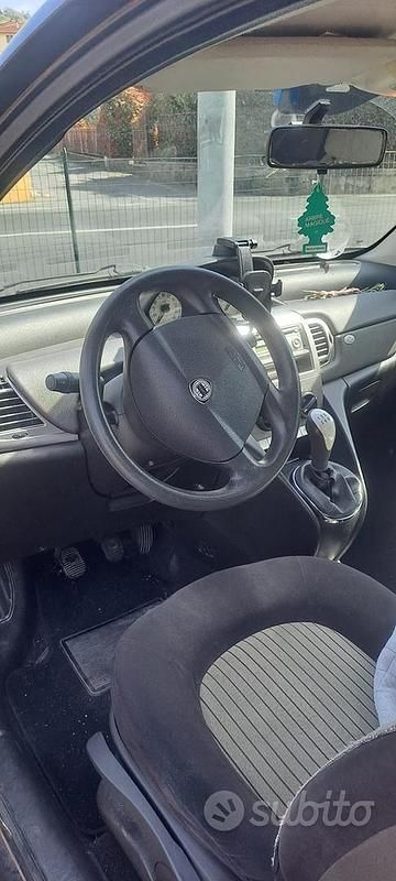 Usata Lancia Ypsilon 75 CV (55 kW) 2007 Marrone Utilitaria