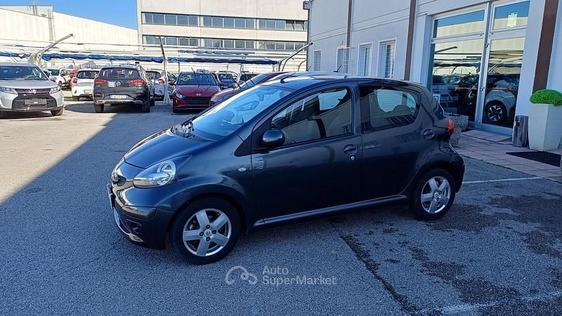 Usata Toyota Aygo Sol 68 CV (50 kW) 2006 Gray Utilitaria
