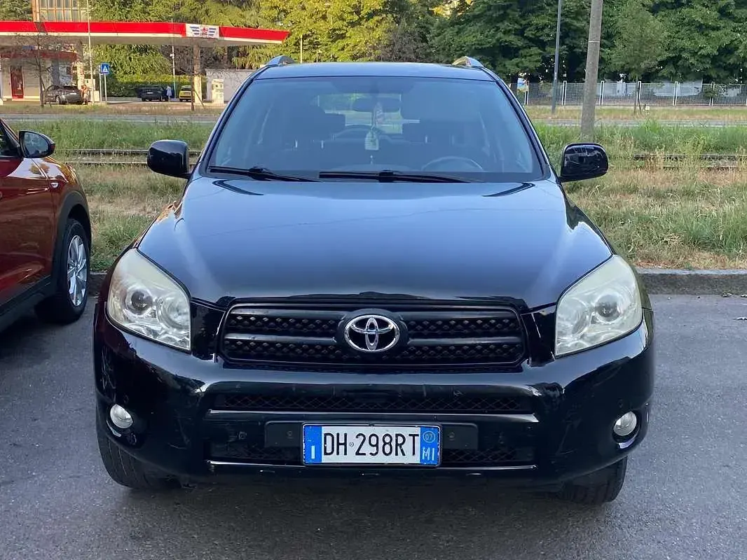 Usata Toyota RAV4 Luxury 136 CV (100 kW) 2007 Nero SUV