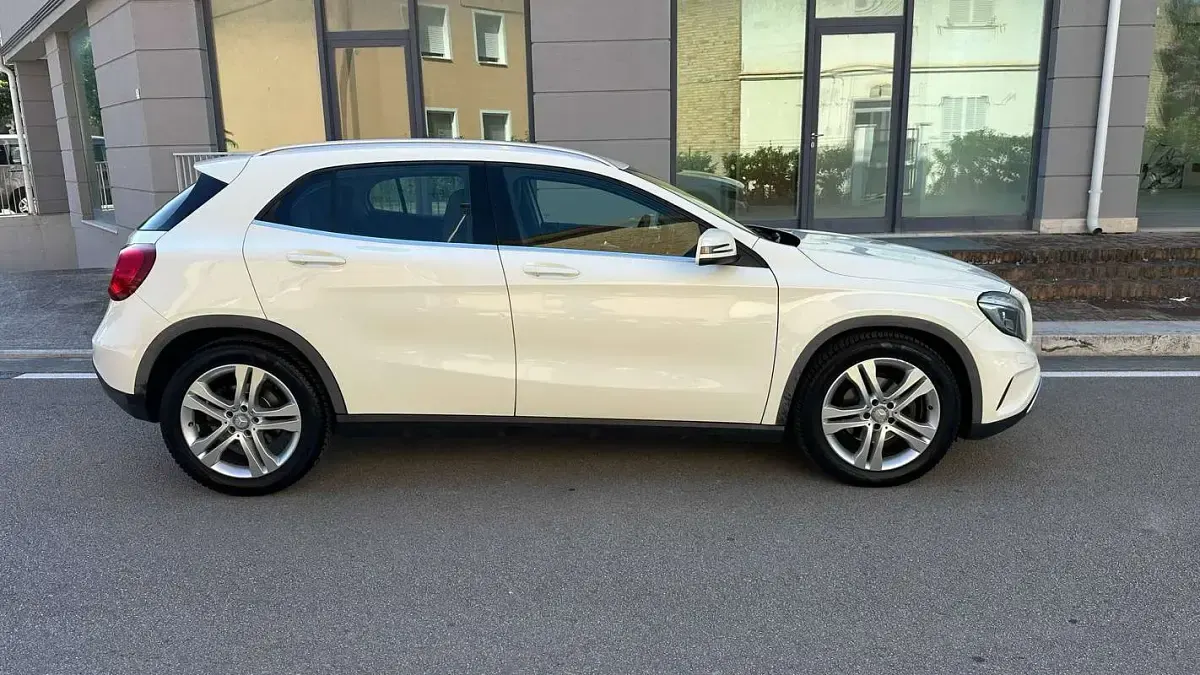 Usata Mercedes GLA200 Premium 136 CV (100 kW) 2015 Bianco SUV