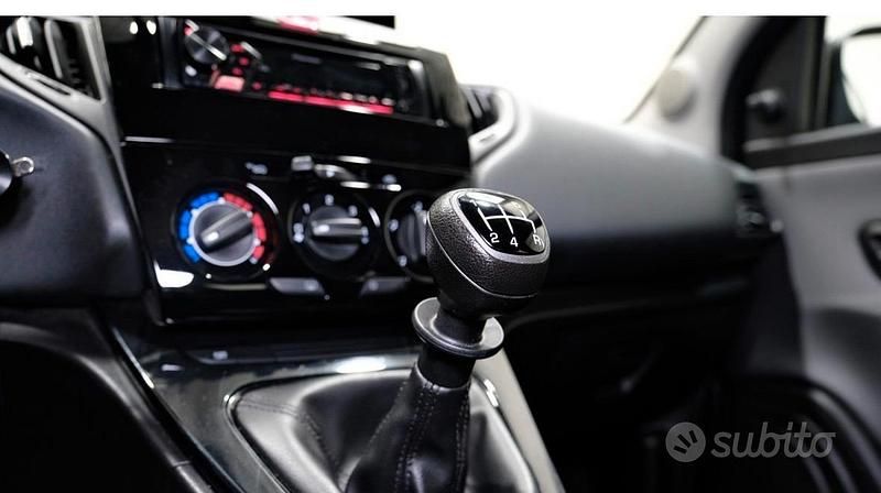 Usata Lancia Ypsilon 60 CV (44 kW) 2016 Blu Utilitaria