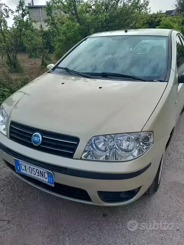 Usata Fiat Punto 69 CV (50 kW) 2005 Utilitaria