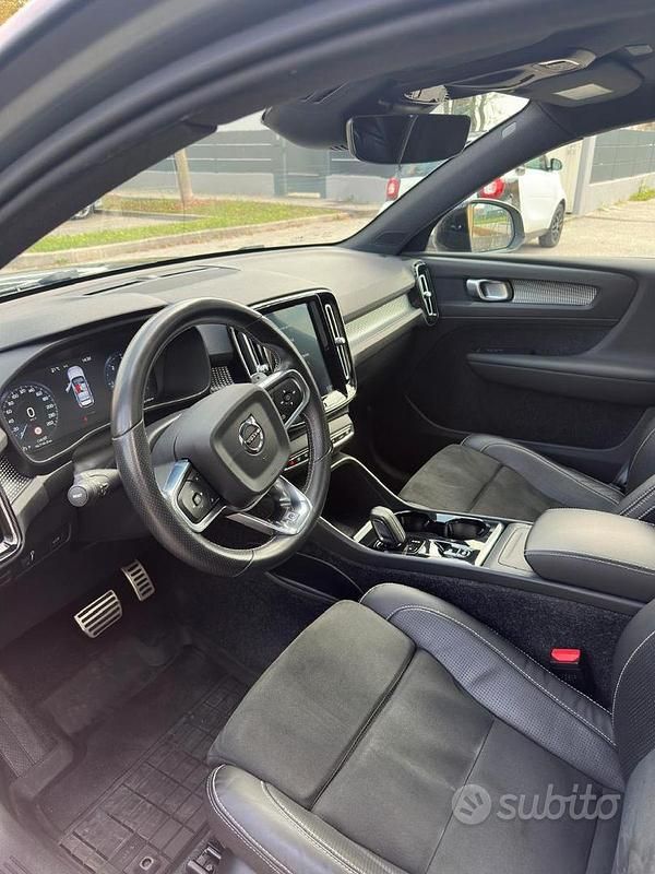 Usata Volvo XC40 150 CV (110 kW) 2018 Grigio SUV