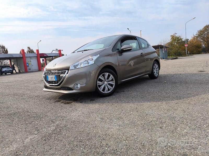 Usata Peugeot 208 82 CV (60 kW) 2013 Marrone Utilitaria
