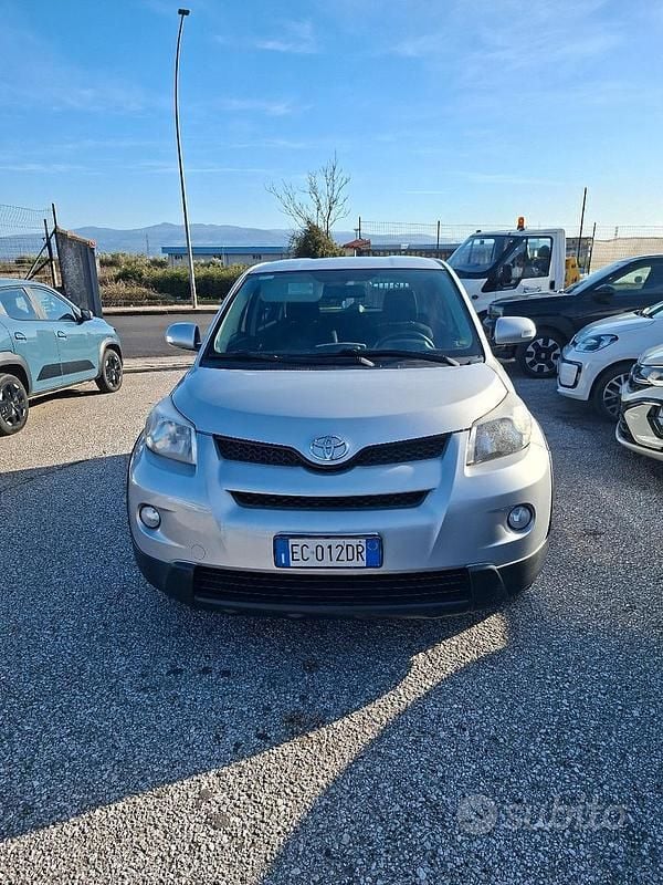 Usata Toyota Urban Cruiser 90 CV (66 kW) 2010 Grigio Utilitaria