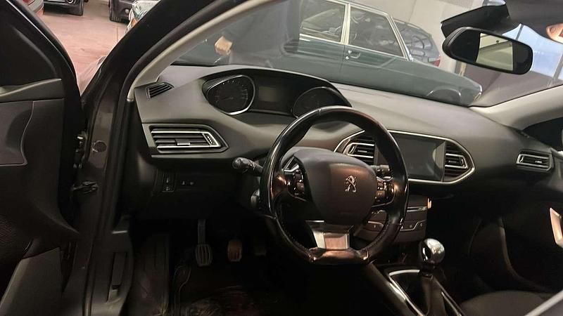 Usata Peugeot 308 SW Active 120 CV (88 kW) 2017 Station wagon