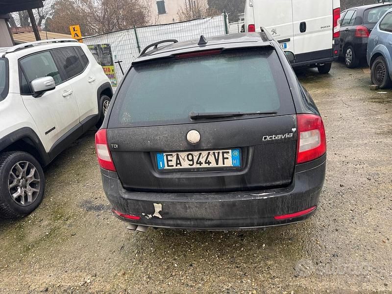 Second-hand Skoda Octavia Elegance 105 CP (77 kW) 2010 Negru Break