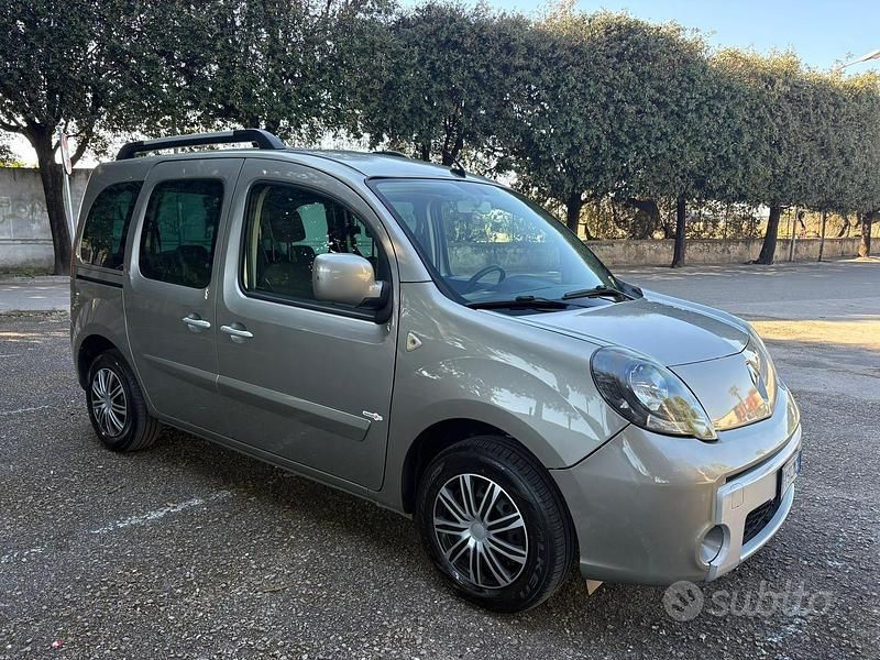 Usata Renault Kangoo 90 CV (66 kW) 2011 Grigio Monovolume