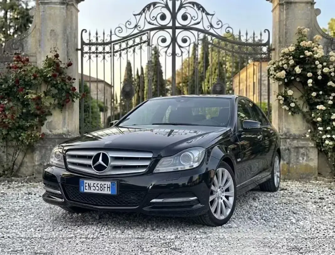Usata Mercedes C220 Avantgarde 136 CV (100 kW) 2011 Nero Berlina