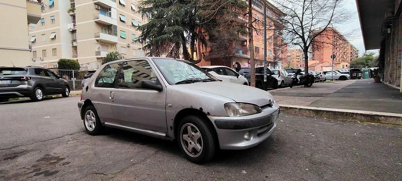 Usata Peugeot 106 Quiksilver 67 CV (49 kW) 2000 Argento Utilitaria