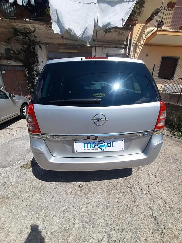 Usata Opel Zafira 150 CV (110 kW) 2012 Grigio Monovolume