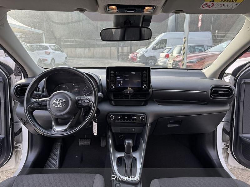 Usata Toyota Yaris Hybrid Active 116 CV (85 kW) 2023 Bianco Utilitaria