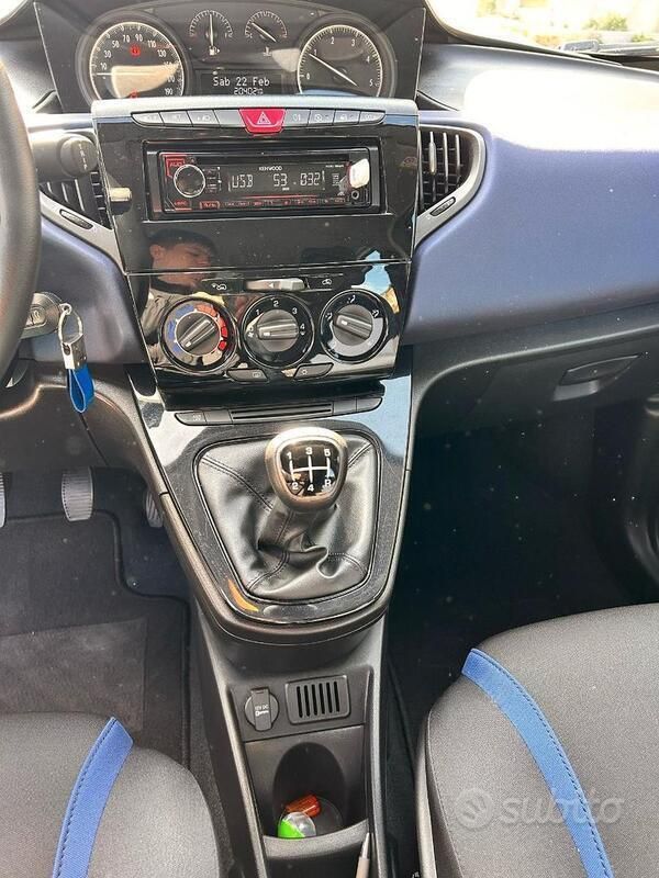 Blu Usata 2019 Lancia Ypsilon Due volumi | 14.000 € (Molto cara) - Immagine 1/4