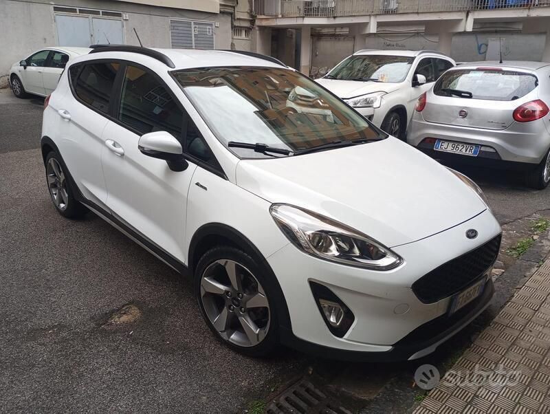 Usata Ford Fiesta Active 86 CV (63 kW) 2018 Bianco Utilitaria