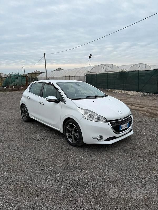 Usata Peugeot 208 82 CV (60 kW) 2014 Bianco Utilitaria