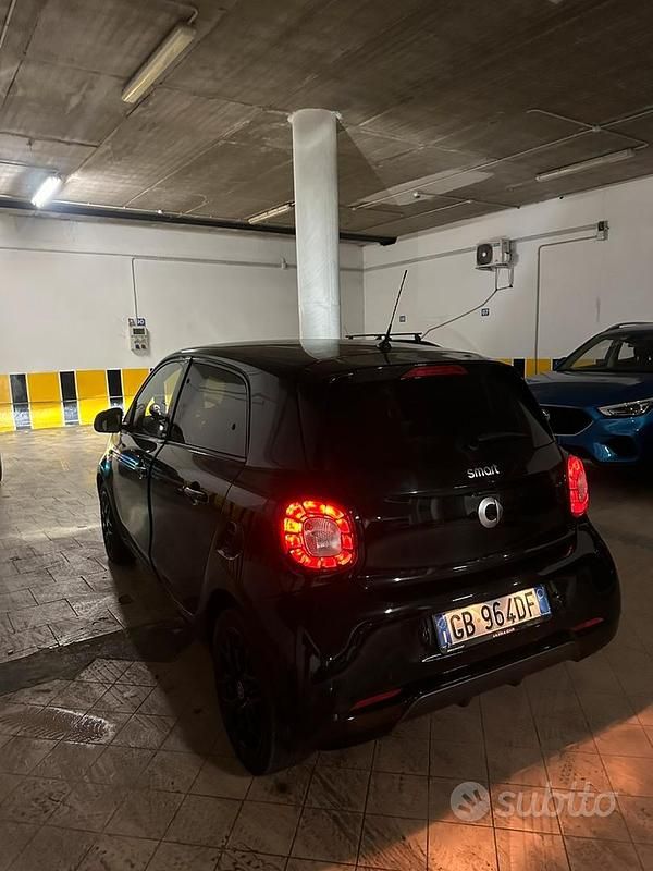 Usata Smart ForFour 71 CV (52 kW) 2019 Nero Utilitaria