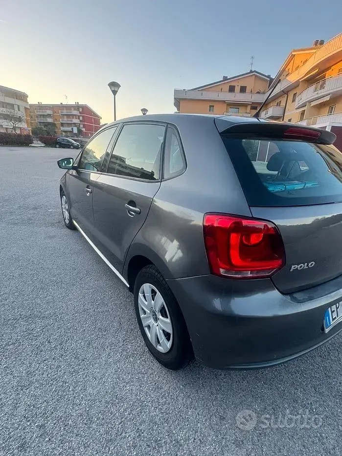 Usata VW Polo 60 CV (44 kW) 2013 Grigio Utilitaria