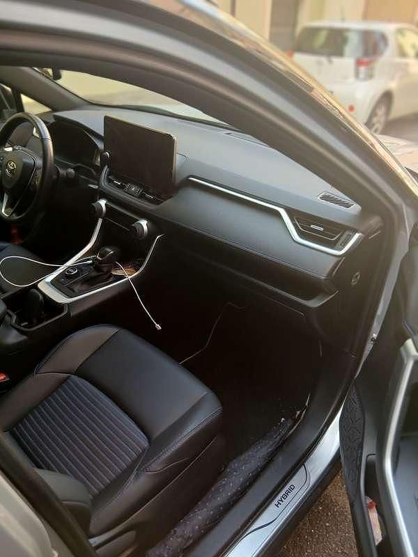 Usata Toyota RAV4 Hybrid Style 222 CV (163 kW) 2024 Argento SUV