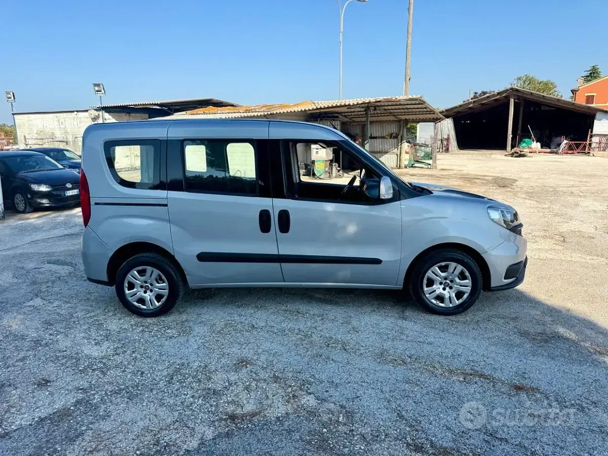 Usata Fiat Doblò 105 CV (77 kW) 2017 Grigio Monovolume
